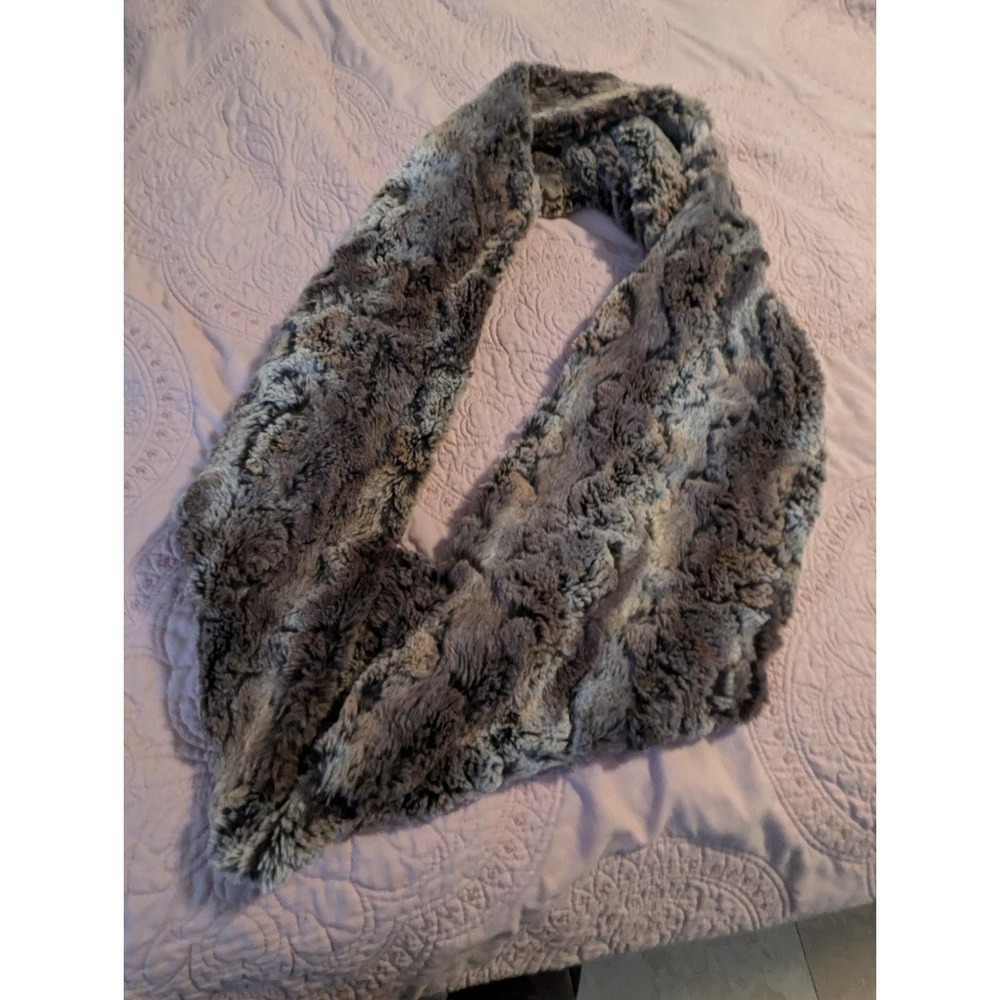Anne Taylor Loft Faux Fur Snuggly Soft Women's Taupe/Gray Scarf 31 In